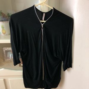 Front zip 1/2 sleeve shirt